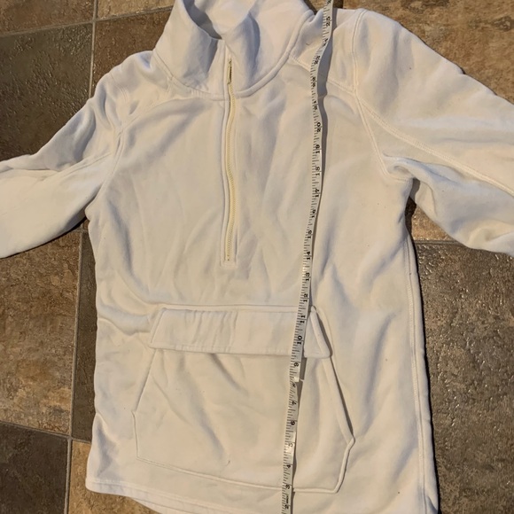 FWD white sweater, no rips no stains - Picture 5 of 7